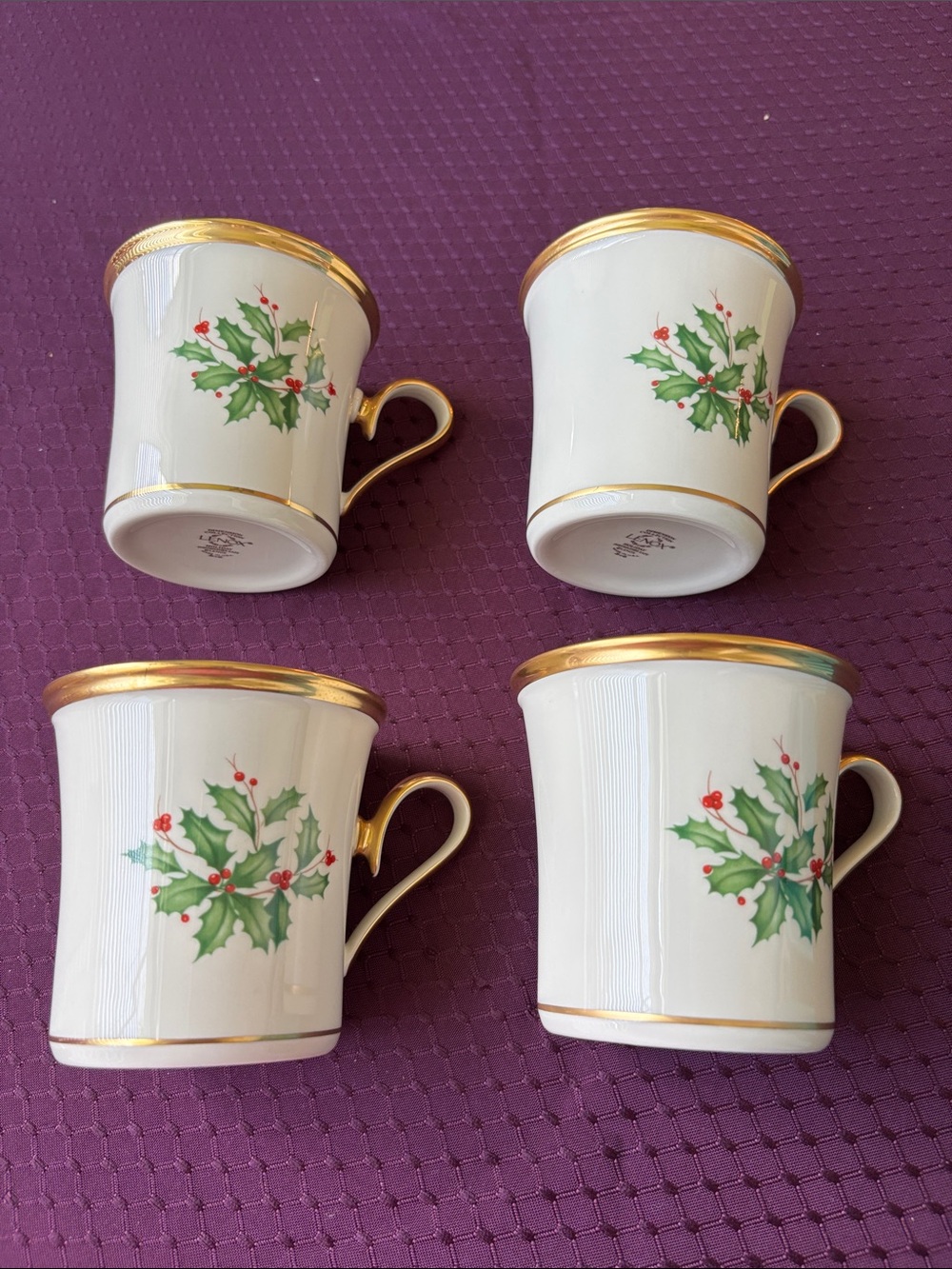 Set of 4 Lenox “Holiday” mugs in like new condition